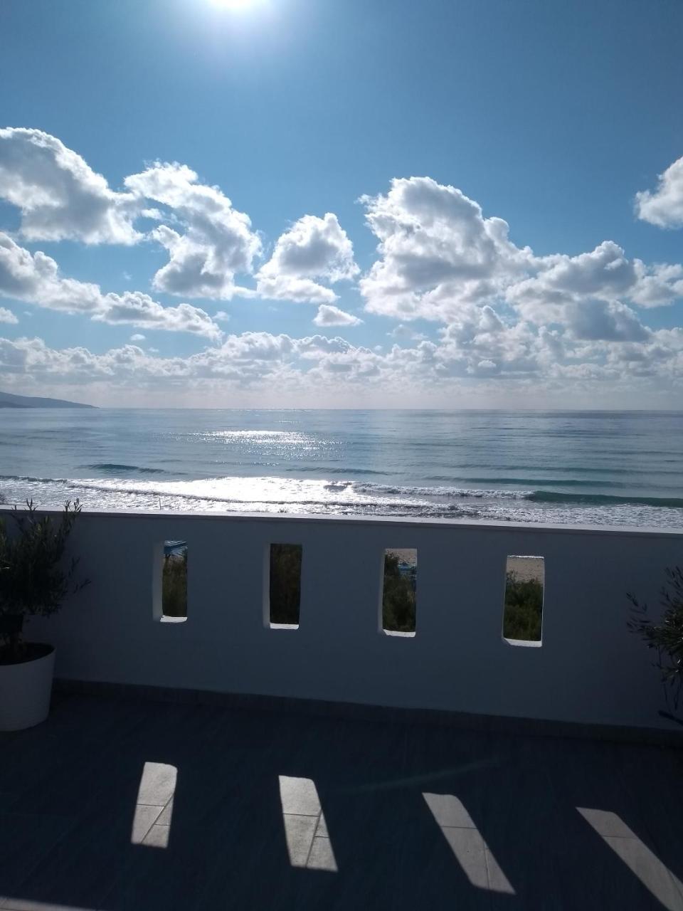 Golden Sun Apartment Kokkinos Pirgos Bagian luar foto